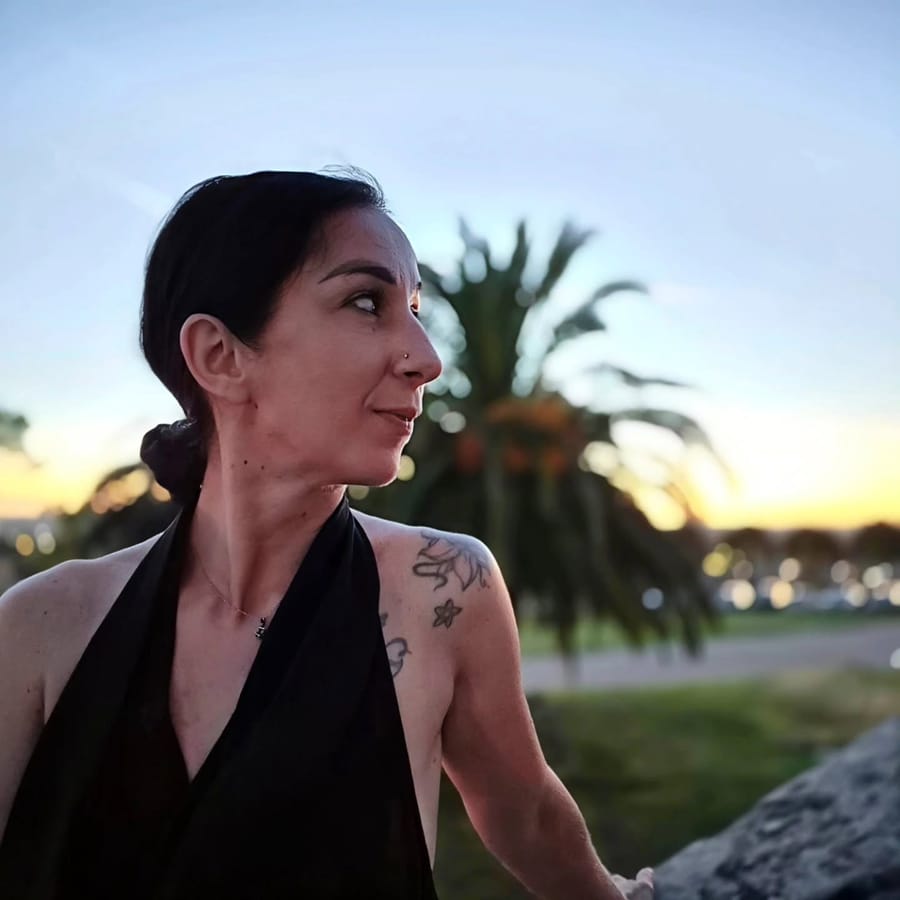 Silvia, la padrona di casa di Essenza hospitality, al tramonto